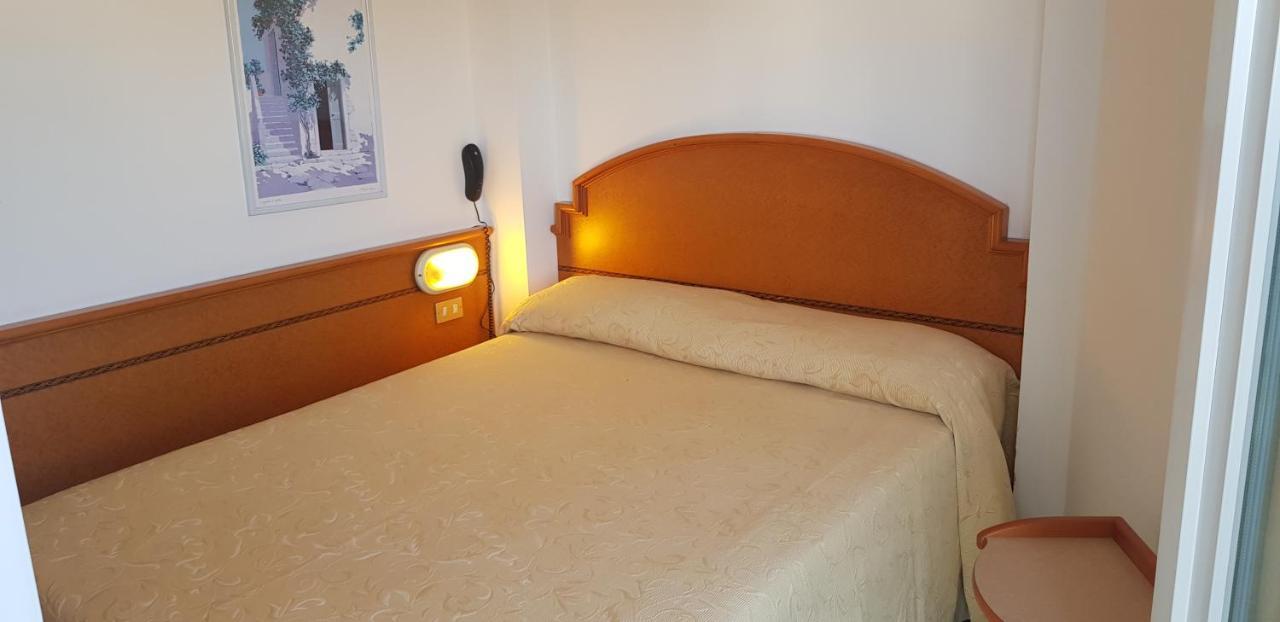Hotel Monaco - Parcheggio Incluso Min 2 Gg Milano Marittima Exteriör bild
