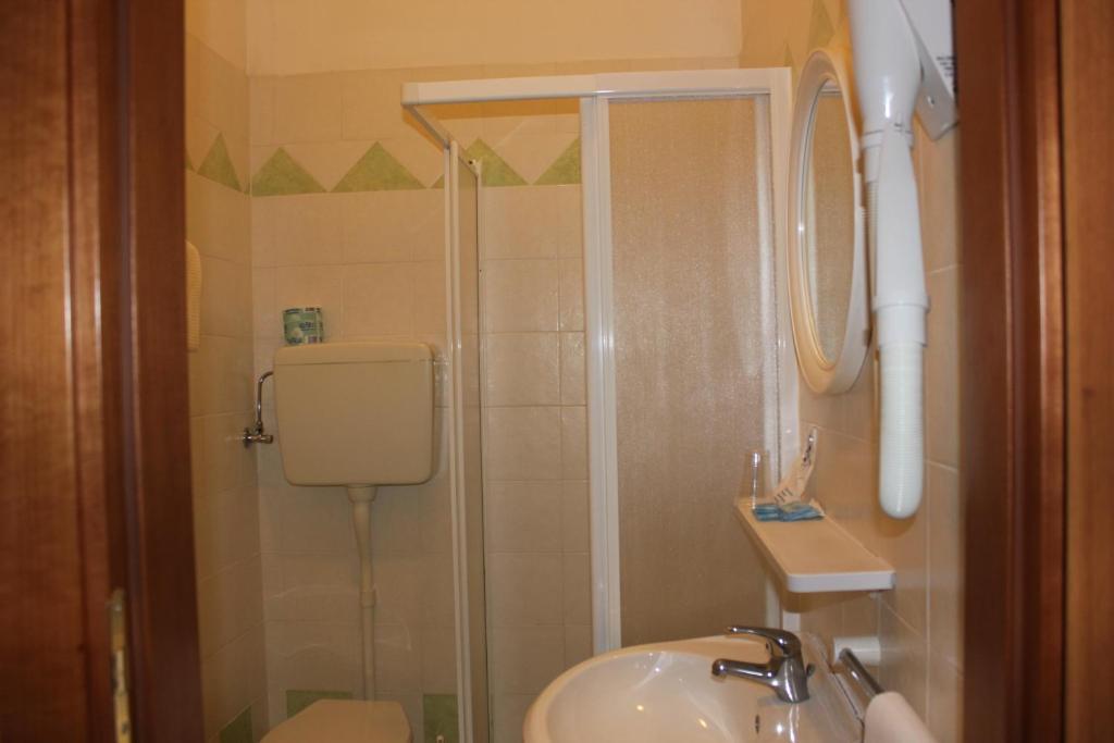 Hotel Monaco - Parcheggio Incluso Min 2 Gg Milano Marittima Rum bild